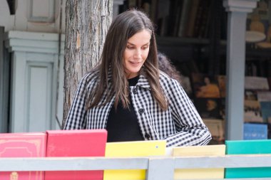 İspanya Kraliçesi Letizia, yüzüncü yılı dolayısıyla İspanya 'nın Madrid kentinde bulunan Cuesta de Moyano adlı daimi kitap fuarını ziyaret etti..