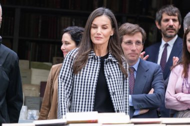 İspanya Kraliçesi Letizia, yüzüncü yılı dolayısıyla İspanya 'nın Madrid kentinde bulunan Cuesta de Moyano adlı daimi kitap fuarını ziyaret etti..