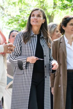 İspanya Kraliçesi Letizia, yüzüncü yılı dolayısıyla İspanya 'nın Madrid kentinde bulunan Cuesta de Moyano adlı daimi kitap fuarını ziyaret etti..
