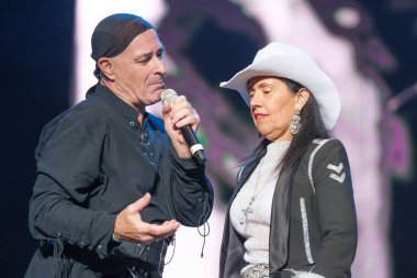 Amistades Peligrosas ikilisinden Cristina del Valle, 9 Mayıs 2025 'te Plaza Mayor, Madrid' de verdiği konserde sahne aldı..