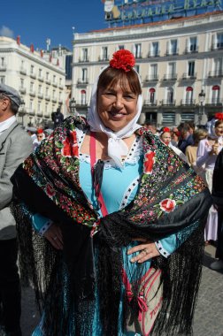 Madrid 'de düzenlenen geleneksel geçit töreni sırasında, 11 Mayıs 2025' te İspanya 'nın Puerta del Sol kentinde düzenlenen San Isidro Festivali sırasında düzenlenen popüler bir etkinlik.