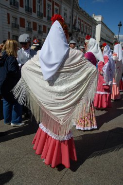 Madrid 'de düzenlenen geleneksel geçit töreni sırasında, 11 Mayıs 2025' te İspanya 'nın Puerta del Sol kentinde düzenlenen San Isidro Festivali sırasında düzenlenen popüler bir etkinlik.