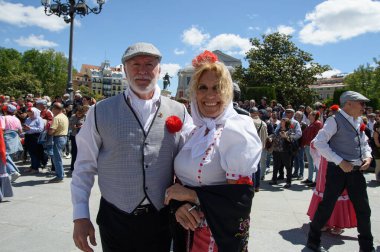 Madrid 'de düzenlenen geleneksel geçit töreni sırasında, 11 Mayıs 2025' te İspanya 'nın Puerta del Sol kentinde düzenlenen San Isidro Festivali sırasında düzenlenen popüler bir etkinlik.