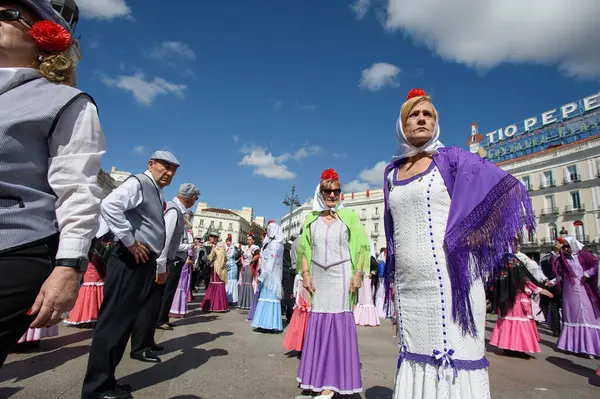 Madrid 'de düzenlenen geleneksel geçit töreni sırasında, 11 Mayıs 2025' te İspanya 'nın Puerta del Sol kentinde düzenlenen San Isidro Festivali sırasında düzenlenen popüler bir etkinlik.