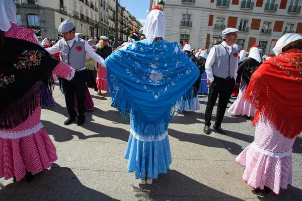 Madrid 'de düzenlenen geleneksel geçit töreni sırasında, 11 Mayıs 2025' te İspanya 'nın Puerta del Sol kentinde düzenlenen San Isidro Festivali sırasında düzenlenen popüler bir etkinlik.
