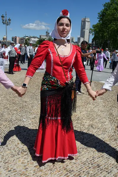 Madrid 'de düzenlenen geleneksel geçit töreni sırasında, 11 Mayıs 2025' te İspanya 'nın Puerta del Sol kentinde düzenlenen San Isidro Festivali sırasında düzenlenen popüler bir etkinlik.