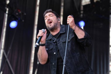 Şarkıcı Antonio Orozco, 11 Mayıs 2025 'te Madrid Plaza Mayor' daki VIVE DIAL HOMENAJE A MADRID konserinde sahne aldı.