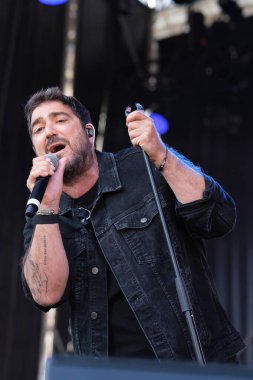 Şarkıcı Antonio Orozco, 11 Mayıs 2025 'te Madrid Plaza Mayor' daki VIVE DIAL HOMENAJE A MADRID konserinde sahne aldı.