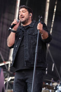 Şarkıcı Antonio Orozco, 11 Mayıs 2025 'te Madrid Plaza Mayor' daki VIVE DIAL HOMENAJE A MADRID konserinde sahne aldı.