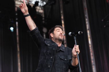 Şarkıcı Antonio Orozco, 11 Mayıs 2025 'te Madrid Plaza Mayor' daki VIVE DIAL HOMENAJE A MADRID konserinde sahne aldı.