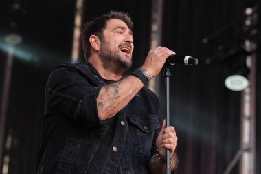 Şarkıcı Antonio Orozco, 11 Mayıs 2025 'te Madrid Plaza Mayor' daki VIVE DIAL HOMENAJE A MADRID konserinde sahne aldı.