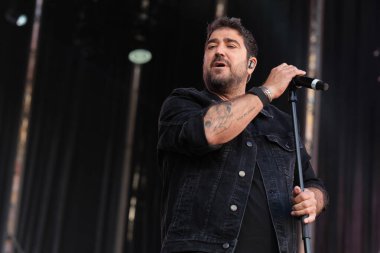 Şarkıcı Antonio Orozco, 11 Mayıs 2025 'te Madrid Plaza Mayor' daki VIVE DIAL HOMENAJE A MADRID konserinde sahne aldı.