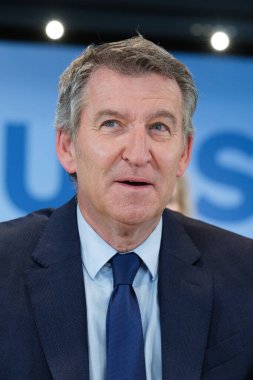 Cuca Gamarra ve PP Başkanı Alberto Nuez Feijoo, 12 Mayıs 2025 tarihinde İspanya 'nın Madrid kentinde Ulusal Yürütme Komitesi' nin genel merkezinde toplandılar.