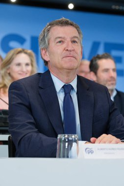 Cuca Gamarra ve PP Başkanı Alberto Nuez Feijoo, 12 Mayıs 2025 tarihinde İspanya 'nın Madrid kentinde Ulusal Yürütme Komitesi' nin genel merkezinde toplandılar.