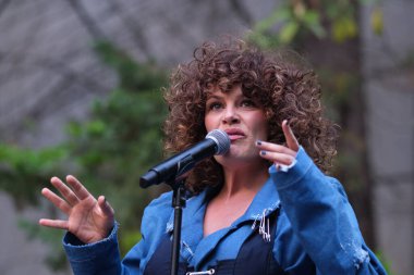 Şarkıcı Mel Omana, 13 Mayıs 2025 tarihinde İspanya 'nın Madrid kentinde bulunan SGAE genel merkezinde 