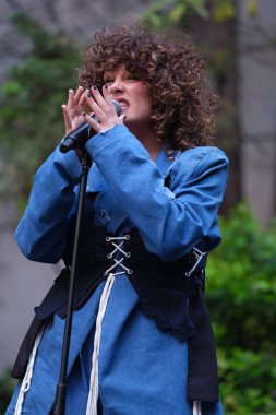 Şarkıcı Mel Omana, 13 Mayıs 2025 tarihinde İspanya 'nın Madrid kentinde bulunan SGAE genel merkezinde 