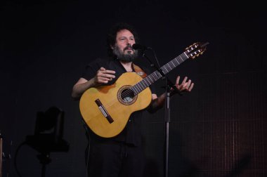 Şarkıcı El Kanka, Sala de la Riviera de Madrid 'de konser verdi. 16 Mayıs 2025 İspanya