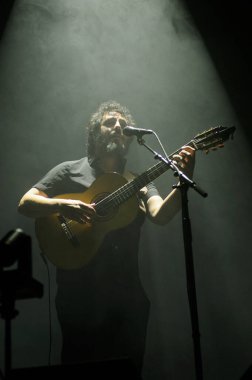 Şarkıcı El Kanka, Sala de la Riviera de Madrid 'de konser verdi. 16 Mayıs 2025 İspanya