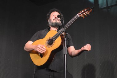 Şarkıcı El Kanka, Sala de la Riviera de Madrid 'de konser verdi. 16 Mayıs 2025 İspanya