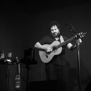 Şarkıcı El Kanka, Sala de la Riviera de Madrid 'de konser verdi. 16 Mayıs 2025 İspanya