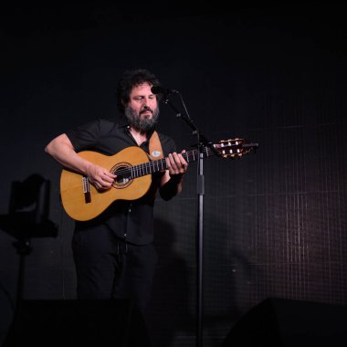 Şarkıcı El Kanka, Sala de la Riviera de Madrid 'de konser verdi. 16 Mayıs 2025 İspanya