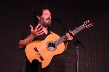 Şarkıcı El Kanka, Sala de la Riviera de Madrid 'de konser verdi. 16 Mayıs 2025 İspanya