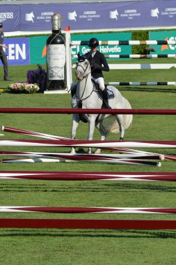  Longines Global Şampiyonlar Turu sırasında Madrid Club de Campo Villa de Madrid 'de 18 Mayıs 2025' te Madrid, İspanya 'da yarışan sürücü.