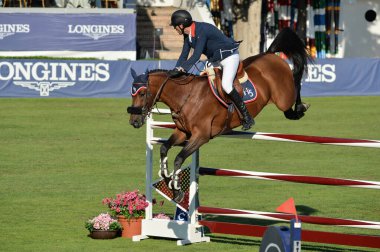  Longines Global Şampiyonlar Turu sırasında Madrid Club de Campo Villa de Madrid 'de 18 Mayıs 2025' te Madrid, İspanya 'da yarışan sürücü.