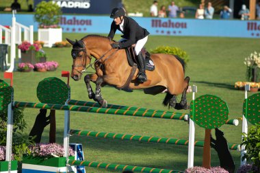  Longines Global Şampiyonlar Turu sırasında Madrid Club de Campo Villa de Madrid 'de 18 Mayıs 2025' te Madrid, İspanya 'da yarışan sürücü.