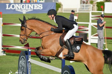  Longines Global Şampiyonlar Turu sırasında Madrid Club de Campo Villa de Madrid 'de 18 Mayıs 2025' te Madrid, İspanya 'da yarışan sürücü.