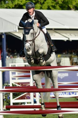  Longines Global Şampiyonlar Turu sırasında Madrid Club de Campo Villa de Madrid 'de 18 Mayıs 2025' te Madrid, İspanya 'da yarışan sürücü.