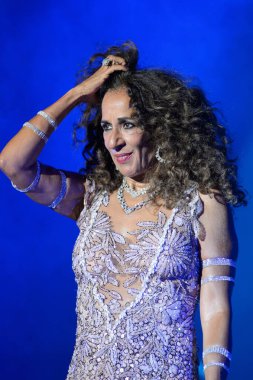 İspanyol şarkıcı Rosario Flores 22 Mayıs 2025 'te Madrid' deki Teatro Albeniz 'de düzenlenen Universal Music Festival konserinde sahne aldı..