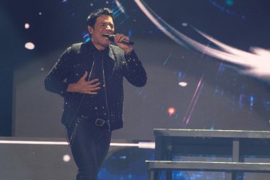 Şarkıcı Chayanne, 29 Mayıs 2025 'te İspanya' nın Madrid kentinde Movistar Arena 'da verdiği konserde performans sergiliyor.