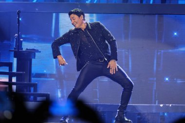 Şarkıcı Chayanne, 29 Mayıs 2025 'te İspanya' nın Madrid kentinde Movistar Arena 'da verdiği konserde performans sergiliyor.
