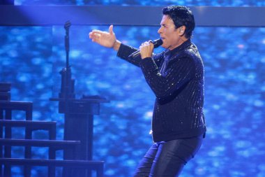 Şarkıcı Chayanne, 29 Mayıs 2025 'te İspanya' nın Madrid kentinde Movistar Arena 'da verdiği konserde performans sergiliyor.