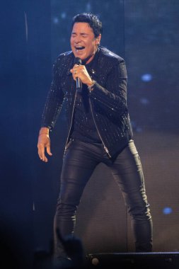 Şarkıcı Chayanne, 29 Mayıs 2025 'te İspanya' nın Madrid kentinde Movistar Arena 'da verdiği konserde performans sergiliyor.