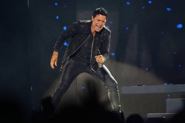 Şarkıcı Chayanne, 29 Mayıs 2025 'te İspanya' nın Madrid kentinde Movistar Arena 'da verdiği konserde performans sergiliyor.