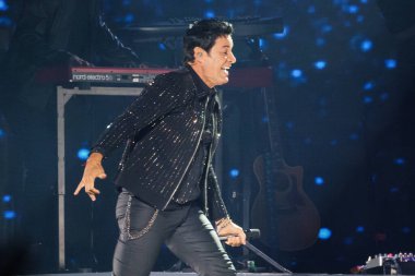 Şarkıcı Chayanne, 29 Mayıs 2025 'te İspanya' nın Madrid kentinde Movistar Arena 'da verdiği konserde performans sergiliyor.
