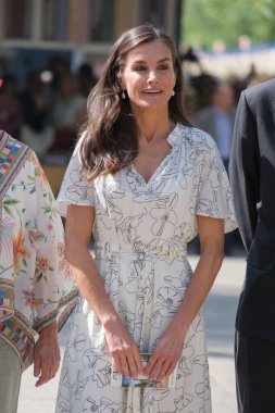 İspanya Kraliçesi Letizia, Madrid Kitap Fuarı 2025 'in açılışına 30 Mayıs 2025' te Madrid, İspanya 'daki Retiro Park' ta katılmaktadır.. 