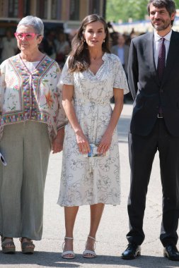 İspanya Kraliçesi Letizia, Madrid Kitap Fuarı 2025 'in açılışına 30 Mayıs 2025' te Madrid, İspanya 'daki Retiro Park' ta katılmaktadır.. 