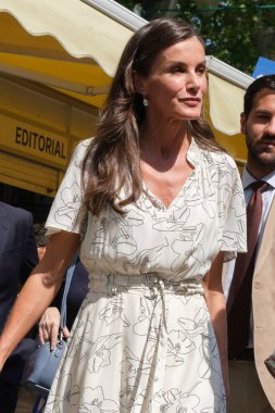 İspanya Kraliçesi Letizia, Madrid Kitap Fuarı 2025 'in açılışına 30 Mayıs 2025' te Madrid, İspanya 'daki Retiro Park' ta katılmaktadır.. 