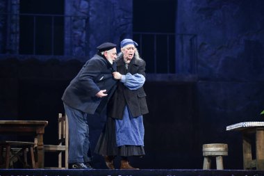 İspanyol şarkıcılar Zarzuela (geleneksel İspanyol operası) La tabernera del Puerto (The Harbour Innkeeper) sırasında 31 Mayıs 2025 tarihinde Madrid, İspanya 'da Zarzuela Tiyatrosu' nda sahne almışlardır.