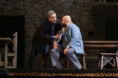 İspanyol şarkıcılar Zarzuela (geleneksel İspanyol operası) La tabernera del Puerto (The Harbour Innkeeper) sırasında 31 Mayıs 2025 tarihinde Madrid, İspanya 'da Zarzuela Tiyatrosu' nda sahne almışlardır.