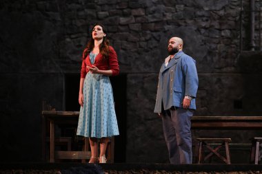 İspanyol şarkıcılar Zarzuela (geleneksel İspanyol operası) La tabernera del Puerto (The Harbour Innkeeper) sırasında 31 Mayıs 2025 tarihinde Madrid, İspanya 'da Zarzuela Tiyatrosu' nda sahne almışlardır.