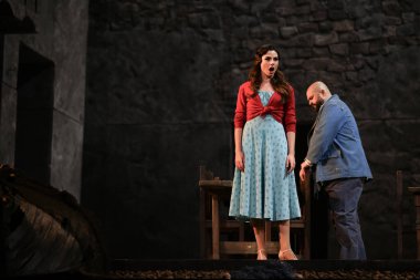 İspanyol şarkıcılar Zarzuela (geleneksel İspanyol operası) La tabernera del Puerto (The Harbour Innkeeper) sırasında 31 Mayıs 2025 tarihinde Madrid, İspanya 'da Zarzuela Tiyatrosu' nda sahne almışlardır.