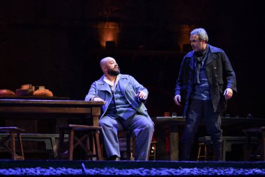 İspanyol şarkıcılar Zarzuela (geleneksel İspanyol operası) La tabernera del Puerto (The Harbour Innkeeper) sırasında 31 Mayıs 2025 tarihinde Madrid, İspanya 'da Zarzuela Tiyatrosu' nda sahne almışlardır.