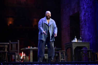 İspanyol şarkıcılar Zarzuela (geleneksel İspanyol operası) La tabernera del Puerto (The Harbour Innkeeper) sırasında 31 Mayıs 2025 tarihinde Madrid, İspanya 'da Zarzuela Tiyatrosu' nda sahne almışlardır.