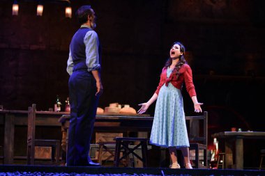 İspanyol şarkıcılar Zarzuela (geleneksel İspanyol operası) La tabernera del Puerto (The Harbour Innkeeper) sırasında 31 Mayıs 2025 tarihinde Madrid, İspanya 'da Zarzuela Tiyatrosu' nda sahne almışlardır.