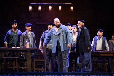 İspanyol şarkıcılar Zarzuela (geleneksel İspanyol operası) La tabernera del Puerto (The Harbour Innkeeper) sırasında 31 Mayıs 2025 tarihinde Madrid, İspanya 'da Zarzuela Tiyatrosu' nda sahne almışlardır.