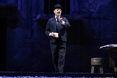 İspanyol şarkıcılar Zarzuela (geleneksel İspanyol operası) La tabernera del Puerto (The Harbour Innkeeper) sırasında 31 Mayıs 2025 tarihinde Madrid, İspanya 'da Zarzuela Tiyatrosu' nda sahne almışlardır.